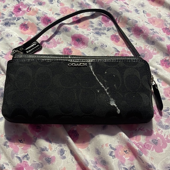 Coach zip around wallet wristlet used once - Picture 3 of 6